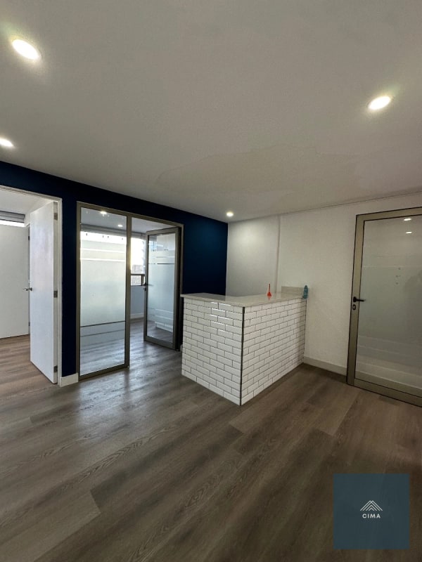 Clínica en Venta en Zona 10 | 70 m² | Edificio Santa Clara | US$90,000 - 9