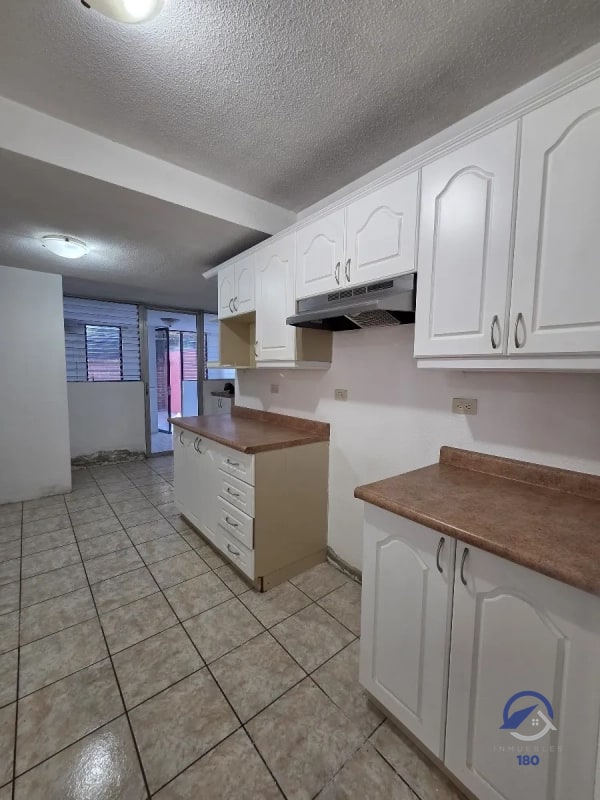 Amplio apartamento en renta en Balcones de Las Charcas, zona 11 - 15