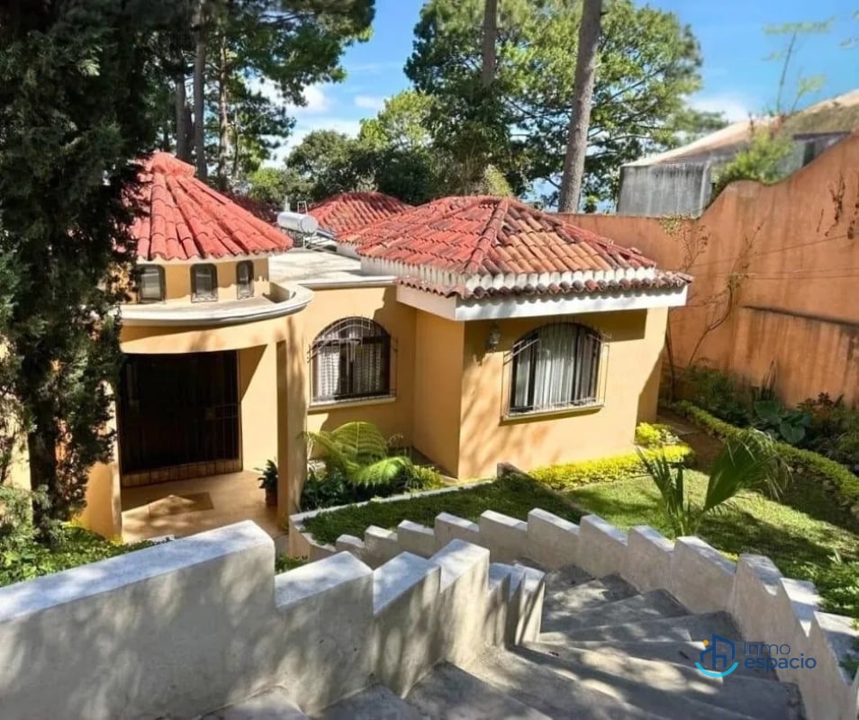 Casa en Venta – Condominio El Encinal, Mixco - 1