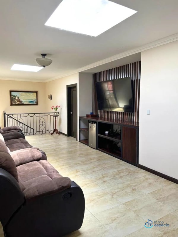Casa en Venta – Condominio El Encinal, Mixco - 8