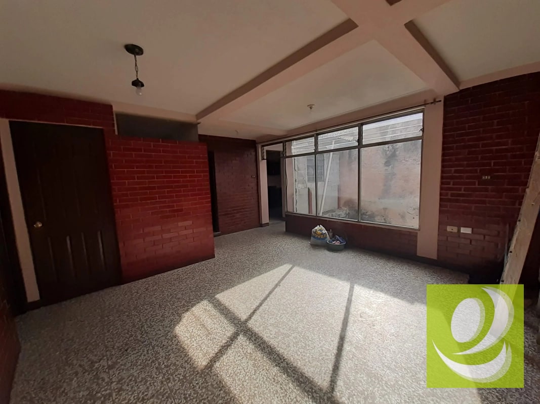 Propiedad En Venta con 4 Apartamentos Zona 3 Mixco - 3