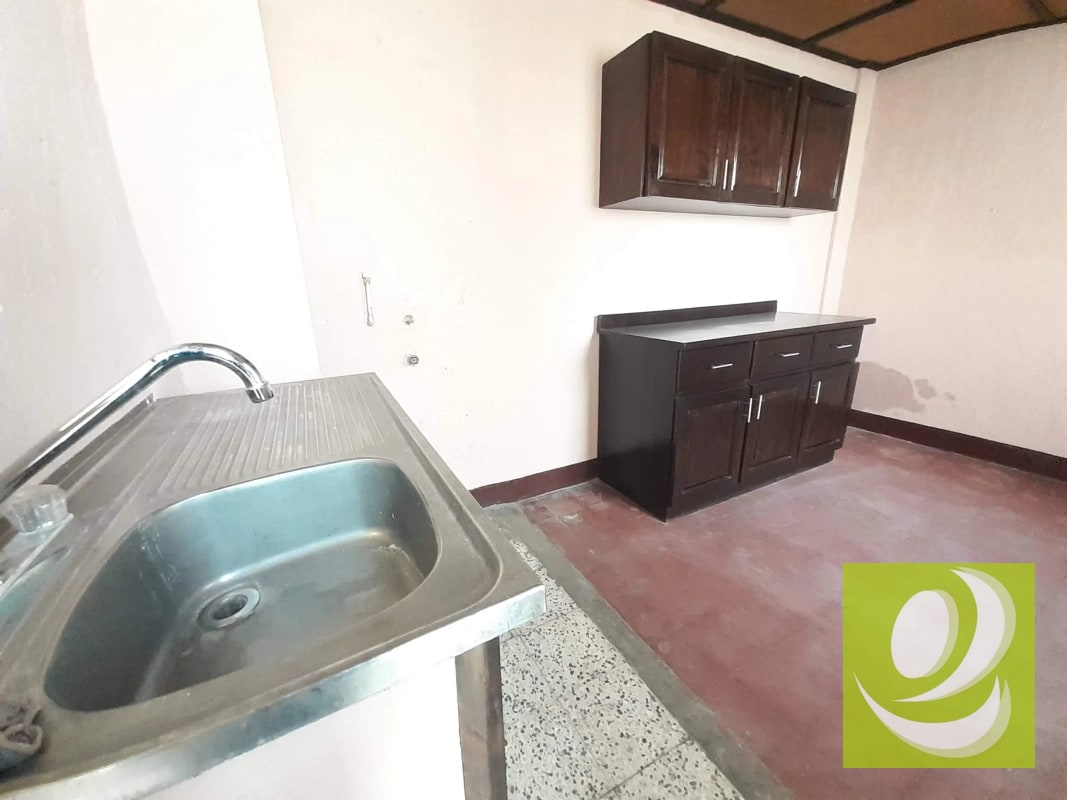 Propiedad En Venta con 4 Apartamentos Zona 3 Mixco - 2