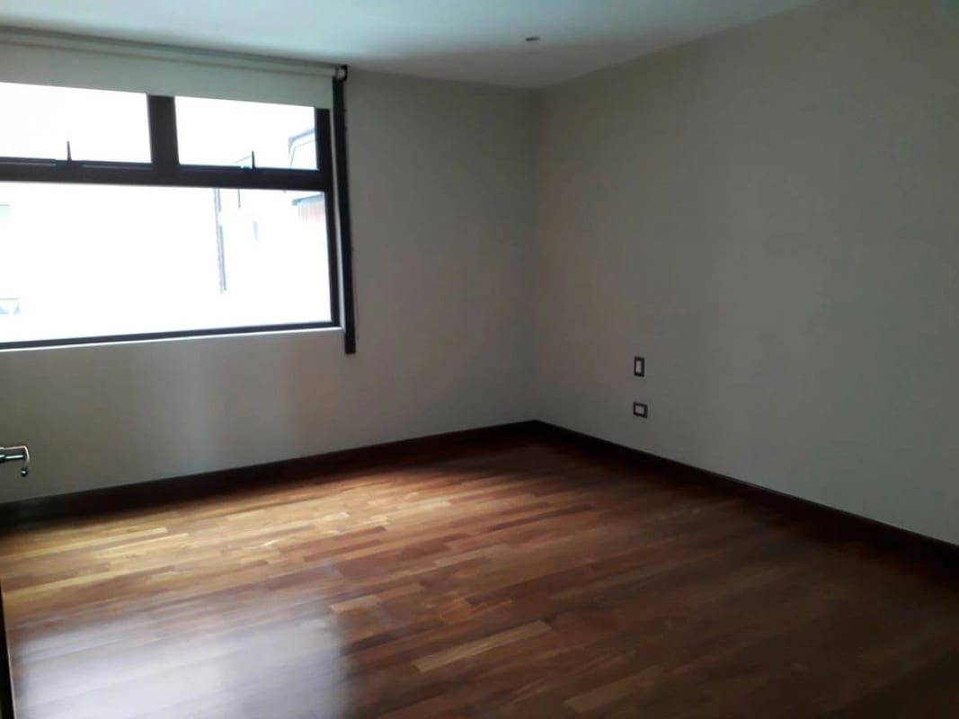 SE VENDE APARTAMENTO EN ZONA 10 MIRAFIORI — Apartamento en Venta en Zona 10, Guatemala, Ciudad — foto 2 de 10