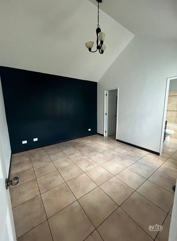 CONDADO NARANJO. Casa tipo Solana en venta, dentro de Alameda Norte $425,000 - 2