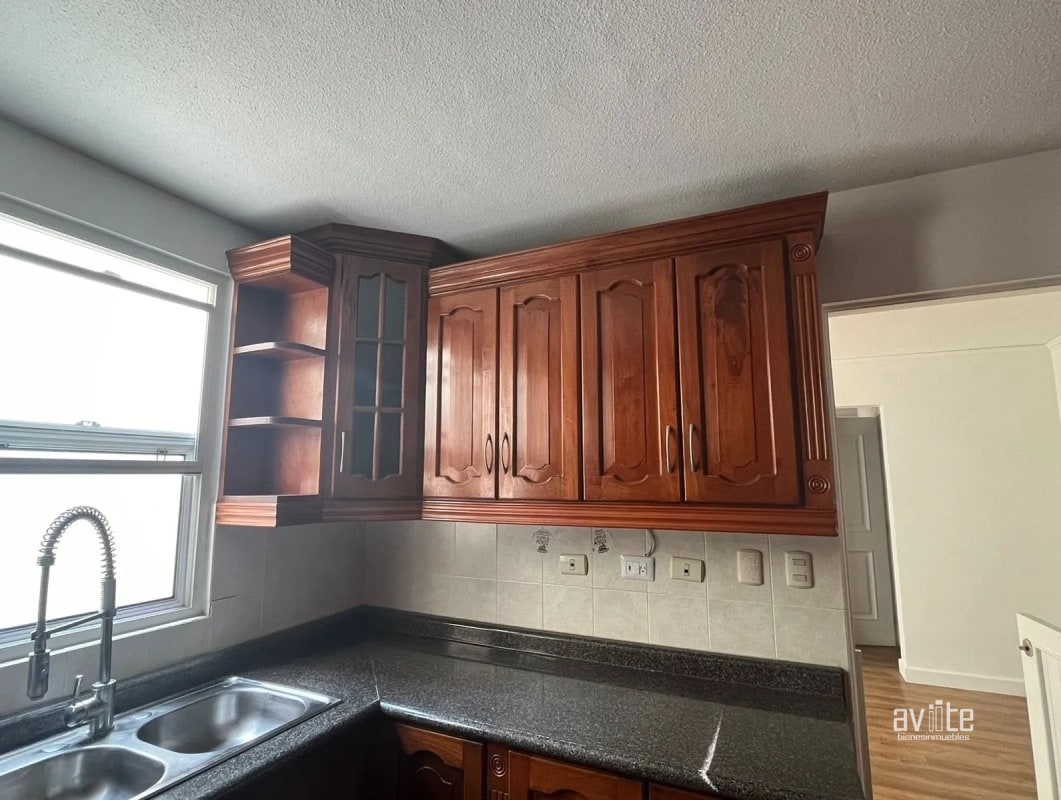 CONDADO NARANJO.   Casa tipo Solana en venta, dentro de Alameda Norte $425,000 - 5