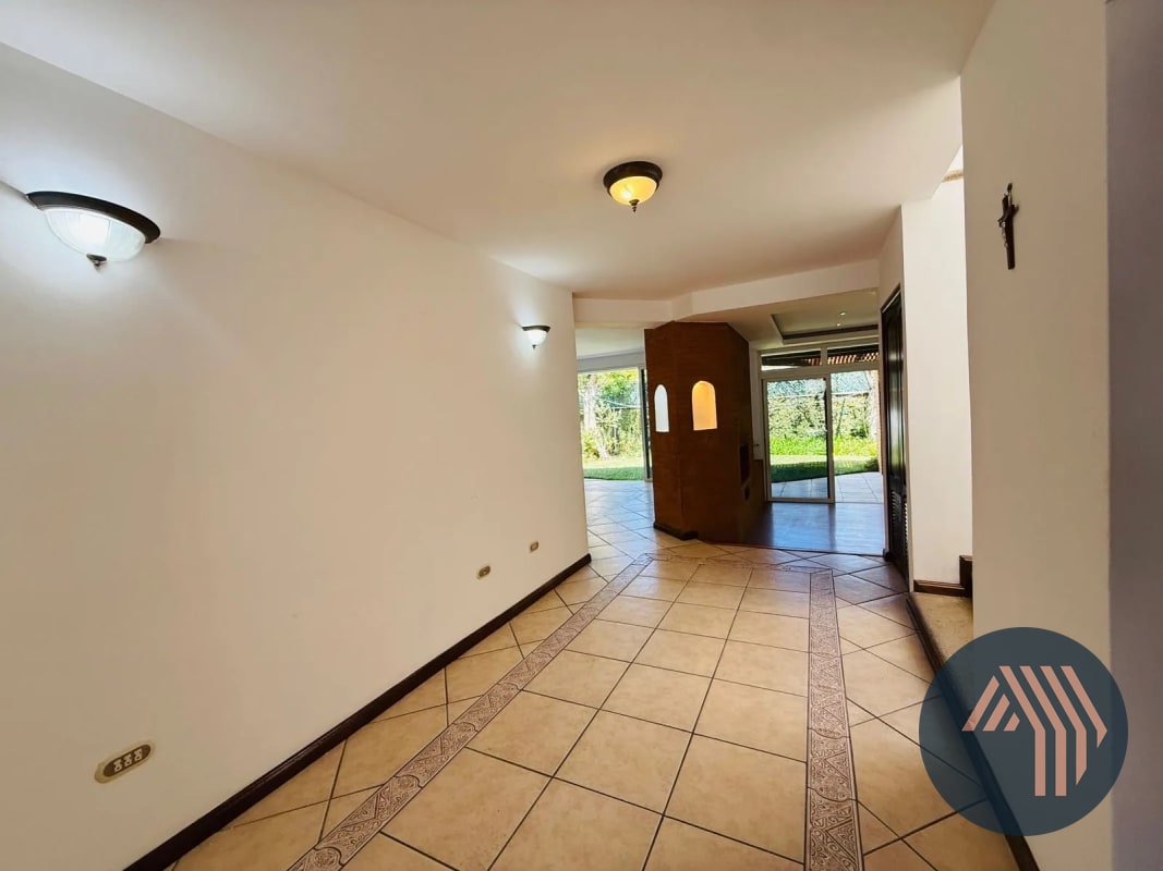 VENTA DE HERMOSA CASA - SAN ANTONIO, KM 16.5 CES - 3