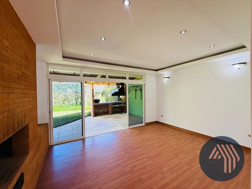 VENTA DE HERMOSA CASA - SAN ANTONIO, KM 16.5 CES - 6