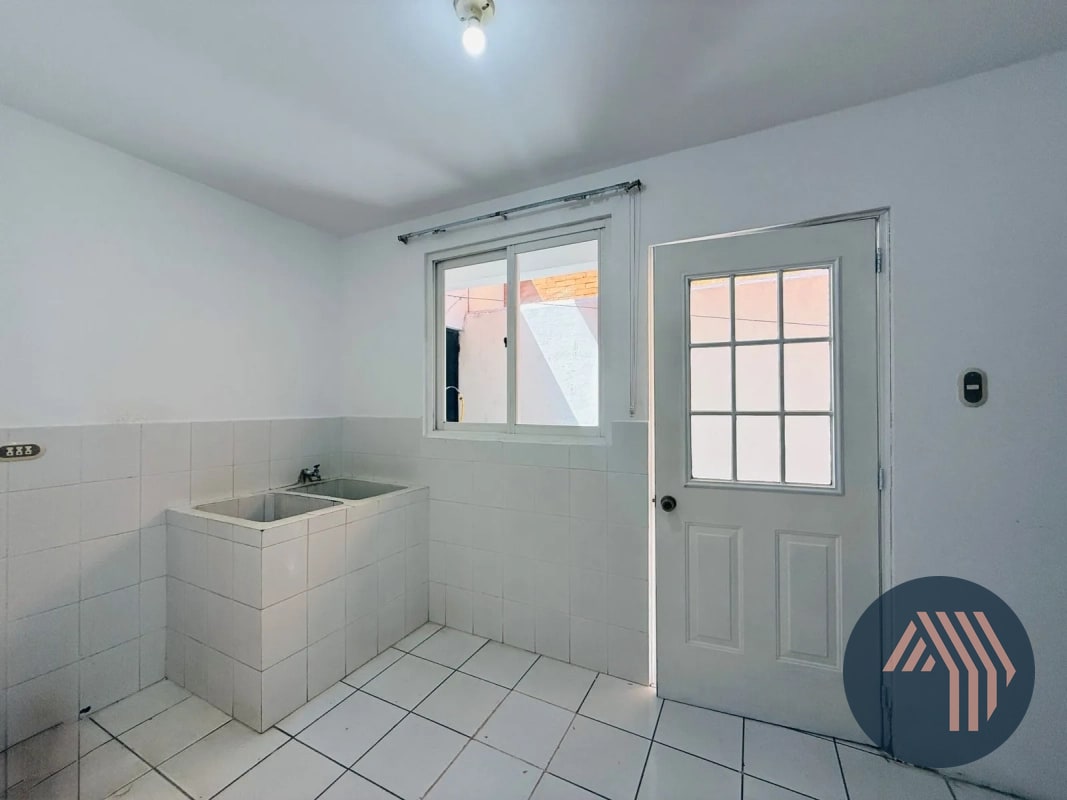 VENTA DE HERMOSA CASA - SAN ANTONIO, KM 16.5 CES - 9