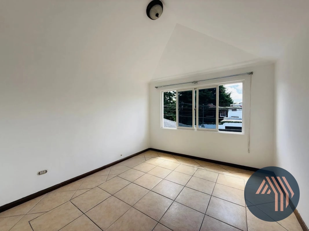 VENTA DE HERMOSA CASA - SAN ANTONIO, KM 16.5 CES - 17