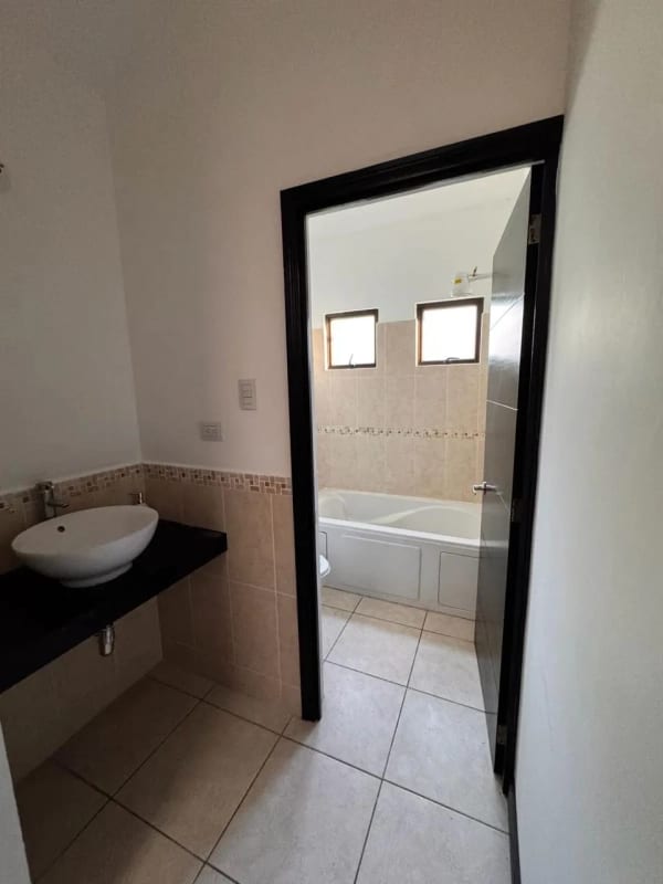 Venta de Casa Vistas de San Isidro Zona 16 — Casa en Venta en Vistas de San Isidro, Zona 16, Guatemala, Ciudad — foto 7 de 15