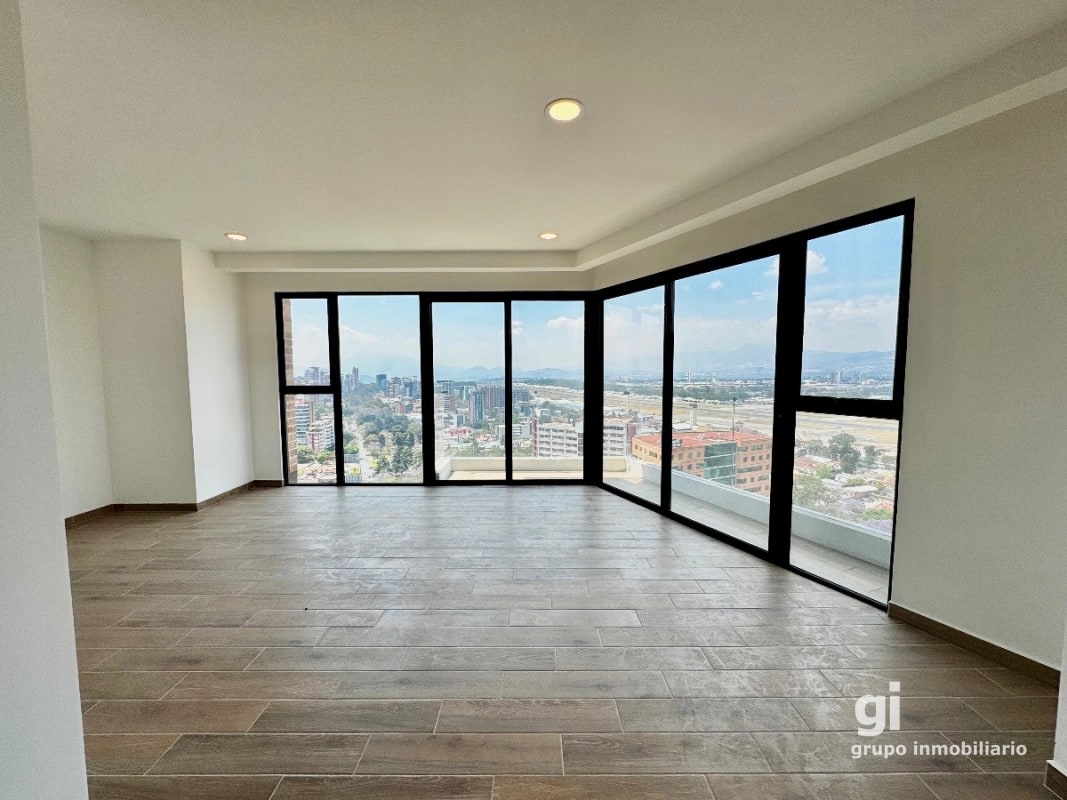 Apartamento en venta para amantes de las vistas y los aviones - 1