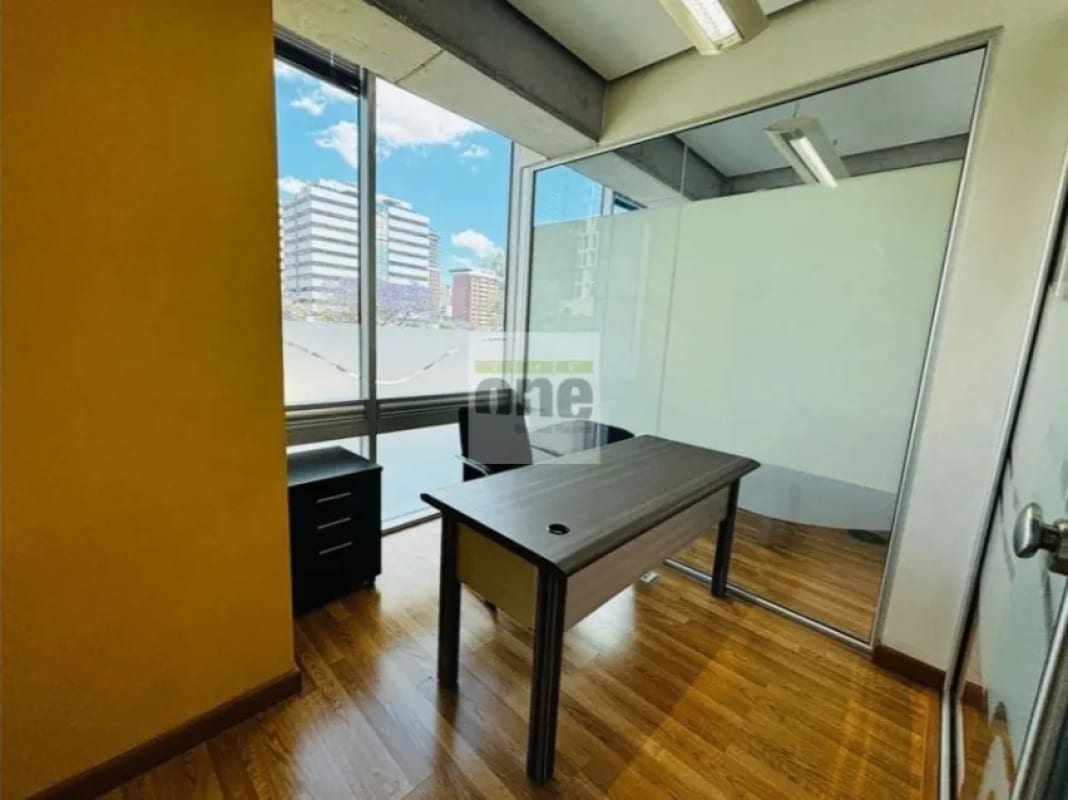 Zona 10 Edificio Platina oficina amueblada de 130 mts — Oficina en Alquiler en Zona 10, Guatemala, Ciudad — foto 8 de 10