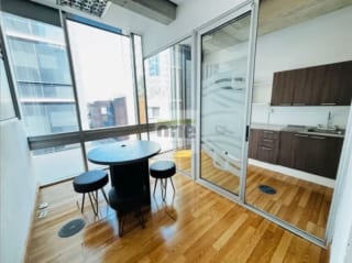 Zona 10 Edificio Platina oficina amueblada de 130 mts — Oficina en Alquiler en Zona 10, Guatemala, Ciudad — miniatura 3 de 10