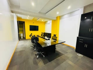 Oficina Amueblada de 130 mts en alquiler en zona 10 — Oficina en Alquiler en Zona 10, Guatemala, Ciudad — miniatura 4 de 12