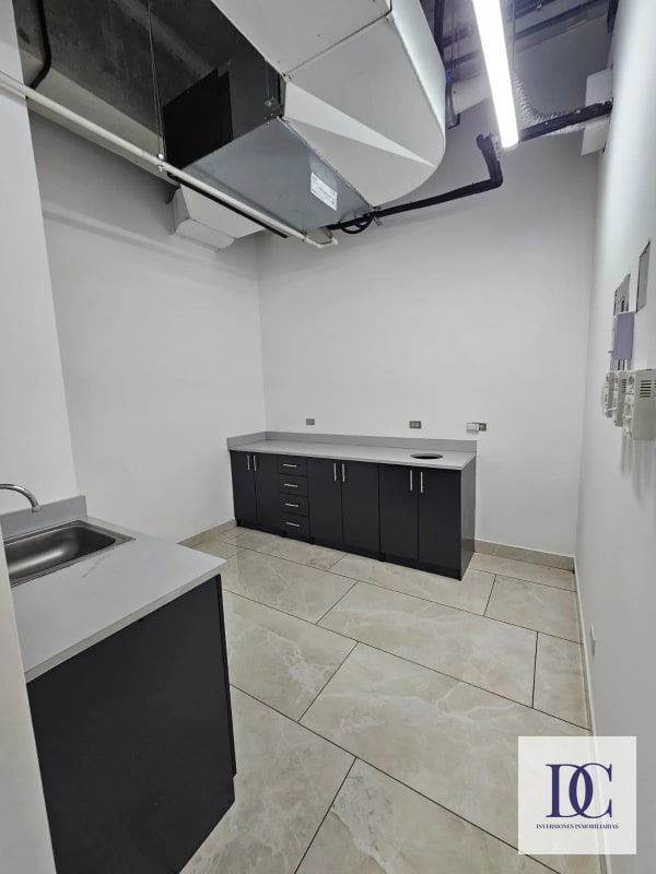 đ OFICINA EN RENTA â EDIFICIO SPAZIO | ZONA 15 - 5
