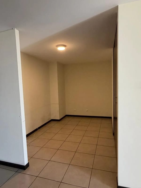 Rento apartamento Torre Barcelona Zona 9 — Apartamento en Alquiler en Torre Barcelona, Zona 9, Guatemala, Ciudad — foto 4 de 12