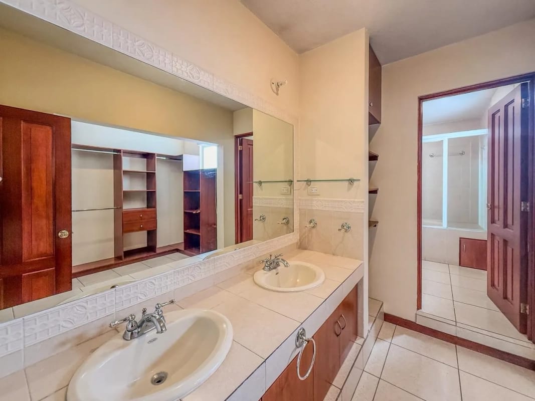 📍 CASA EN VENTA – CAÑADAS DE ELGIN | ZONA 13 — Casa en Venta en cañadas de elgin, Zona 13, Guatemala, Ciudad — foto 3 de 17