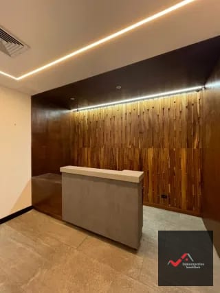 OFICINA EN RENTA ZONA 10 EDIFICIO RENOVATI  — Oficina en Alquiler en Zona 10, Guatemala, Ciudad — miniatura 1 de 8