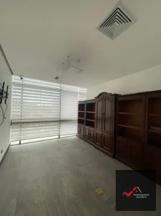 OFICINA EN RENTA ZONA 10 EDIFICIO RENOVATI  — Oficina en Alquiler en Zona 10, Guatemala, Ciudad — miniatura 2 de 8