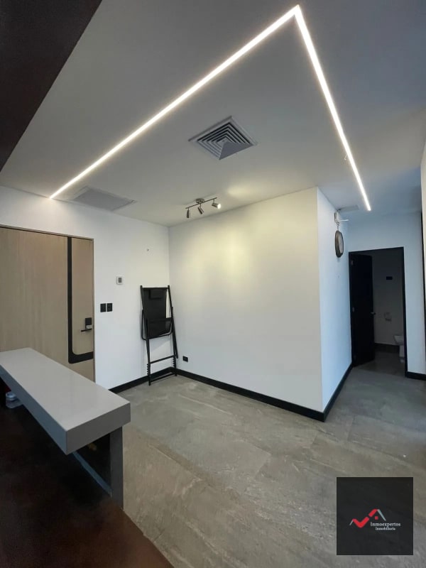 OFICINA EN RENTA ZONA 10 - 6