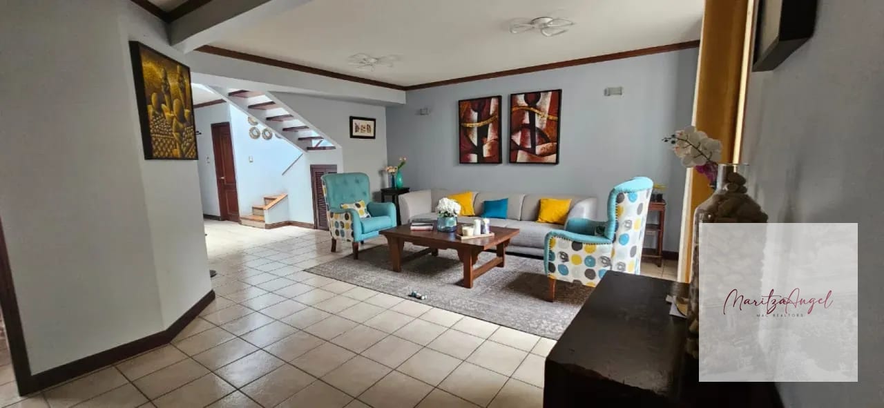 VENTA DE CASA EN ZONA 16 — Casa en Venta en Jardín Rosario de San Isidro, Zona 16, Guatemala, Ciudad — foto 1 de 8