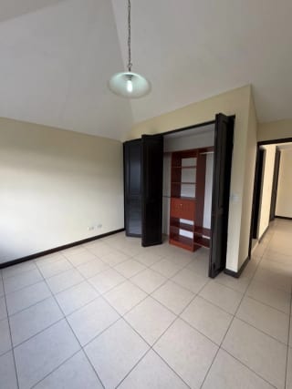 CASA EN VENTA EN KM 19.9 A SAN JOSE PINULA CONDOMINIO LOS MANANTIALES — Casa en Venta en Los Manantiales, Carretera a El Salvador, Guatemala, Ciudad — miniatura 10 de 17