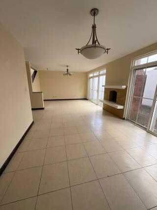 CASA EN VENTA EN KM 19.9 A SAN JOSE PINULA CONDOMINIO LOS MANANTIALES — Casa en Venta en Los Manantiales, Carretera a El Salvador, Guatemala, Ciudad — miniatura 3 de 17