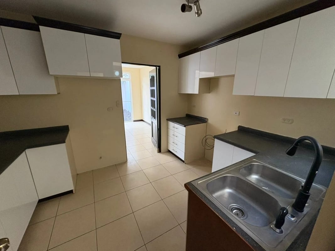 CASA EN VENTA EN KM 19.9 A SAN JOSE PINULA CONDOMINIO LOS MANANTIALES — Casa en Venta en Los Manantiales, Carretera a El Salvador, Guatemala, Ciudad — foto 2 de 17