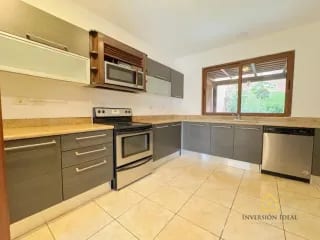 Amplia Casa En Venta $725K Cond. Puerta Grande, Carr.a El Salvador 4 Hab.+Línea Blanca — Casa en Venta en Puerta Grande, Carretera a El Salvador, Guatemala, Ciudad — miniatura 9 de 14