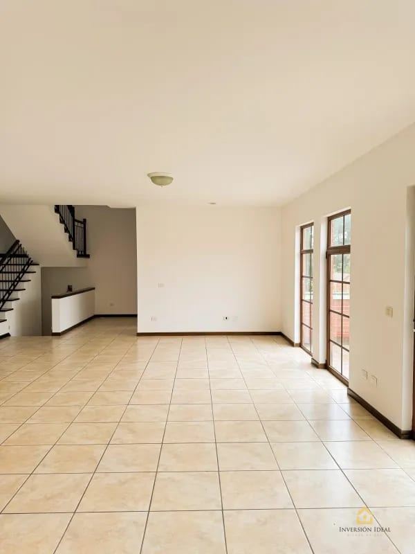 Amplia Casa En Venta $725K Cond. Puerta Grande, Carr.a El Salvador 4 Hab.+Línea Blanca — Casa en Venta en Puerta Grande, Carretera a El Salvador, Guatemala, Ciudad — foto 7 de 14