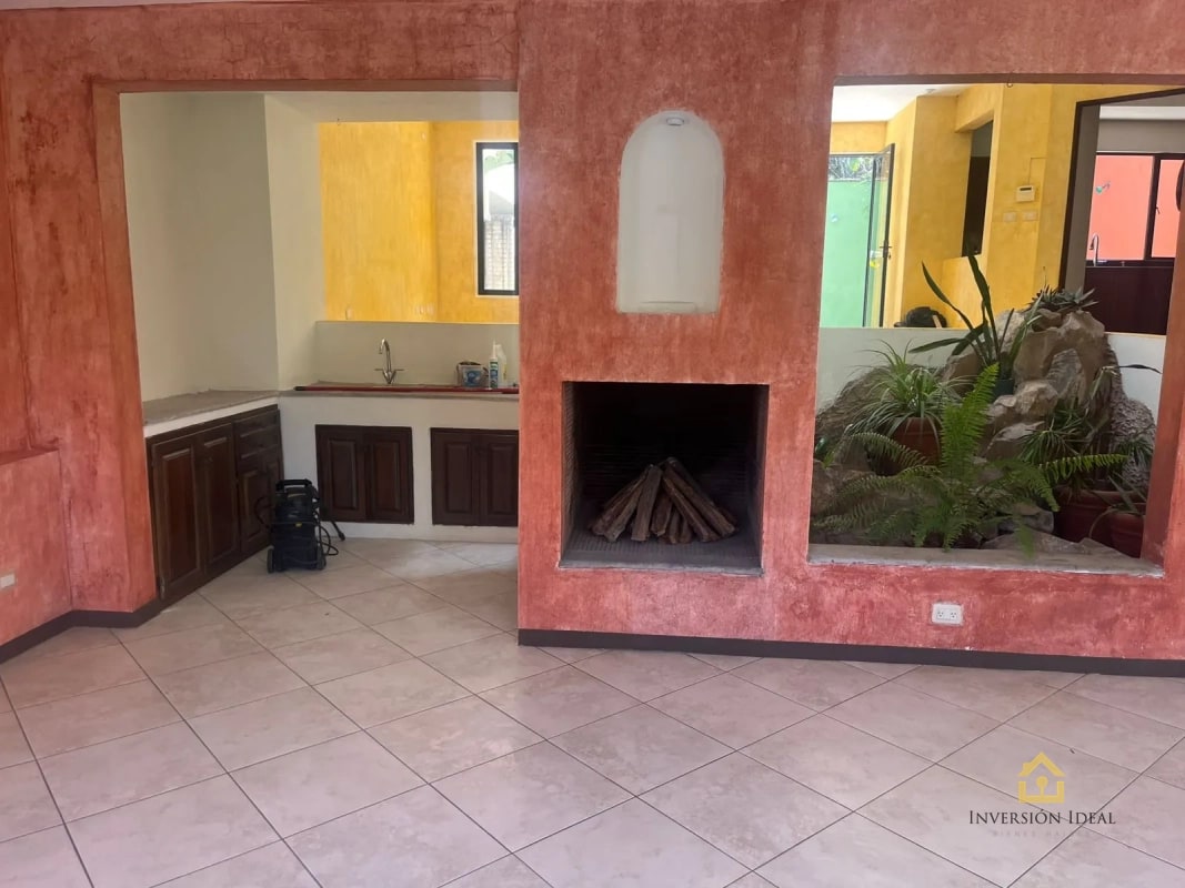 Rento Amplia Casa $1,500 en Kanajuyú 2 | 4 Dormitorios+Jardín y Chimenea Z16 - 1