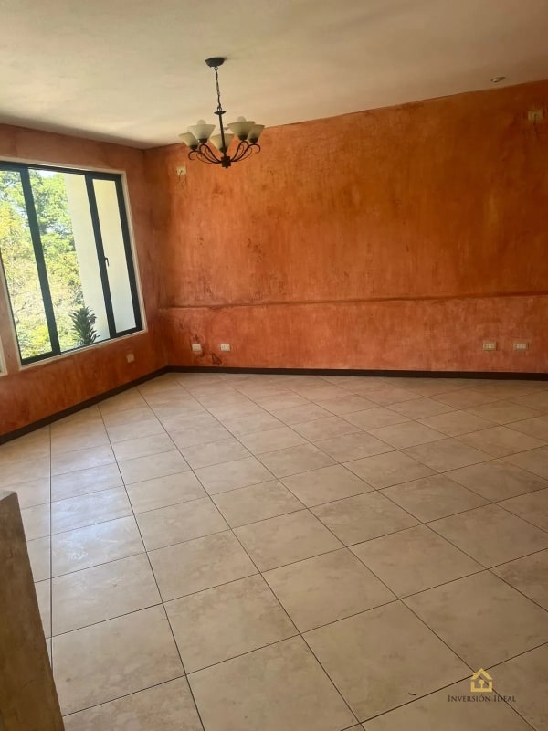 Rento Amplia Casa $1,500 en Kanajuyú 2 | 4 Dormitorios+Jardín y Chimenea Z16 - 11