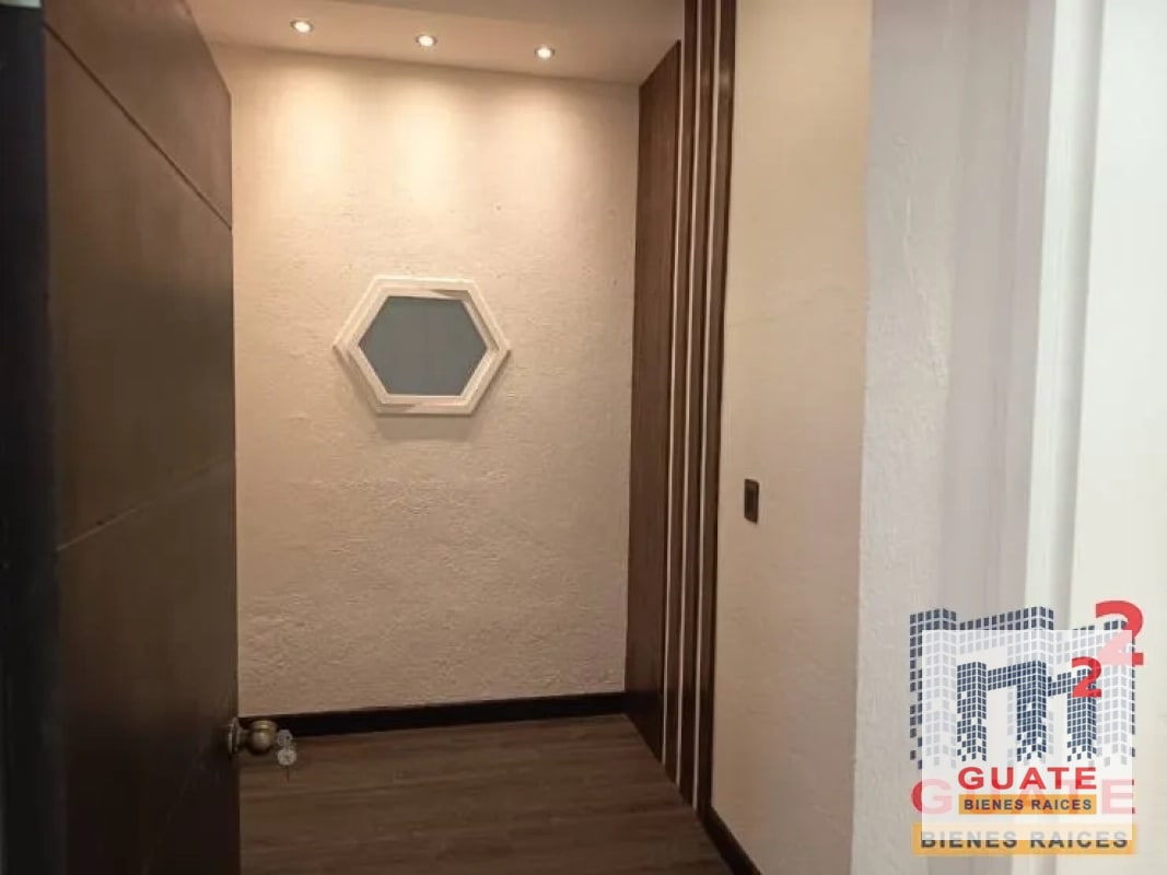 Casa fuera de condominio en Renta, Zona 10 - 9