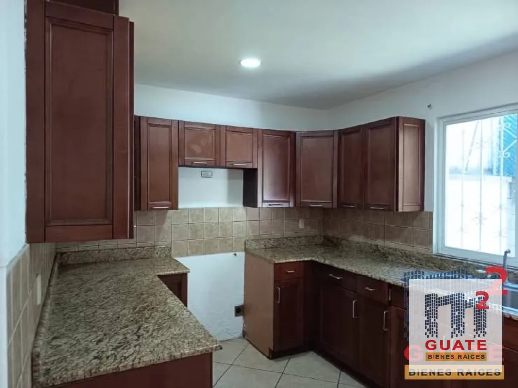 Casa fuera de condominio en Renta, Zona 10 - 7