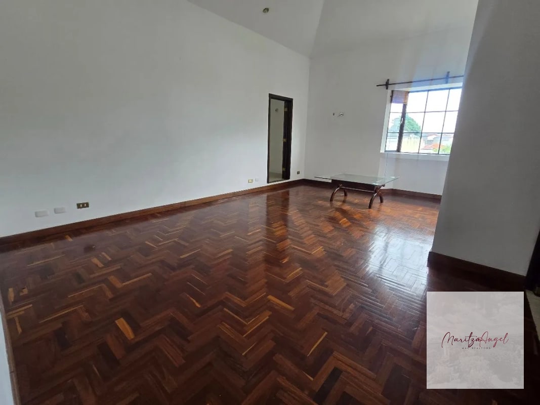 ALQUILER DE CASA EN ZONA 16 - 11