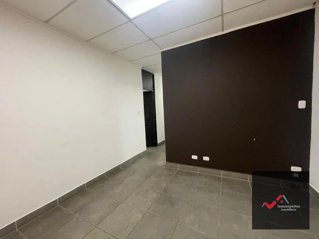 Oficina en Renta Zona 10 - 7