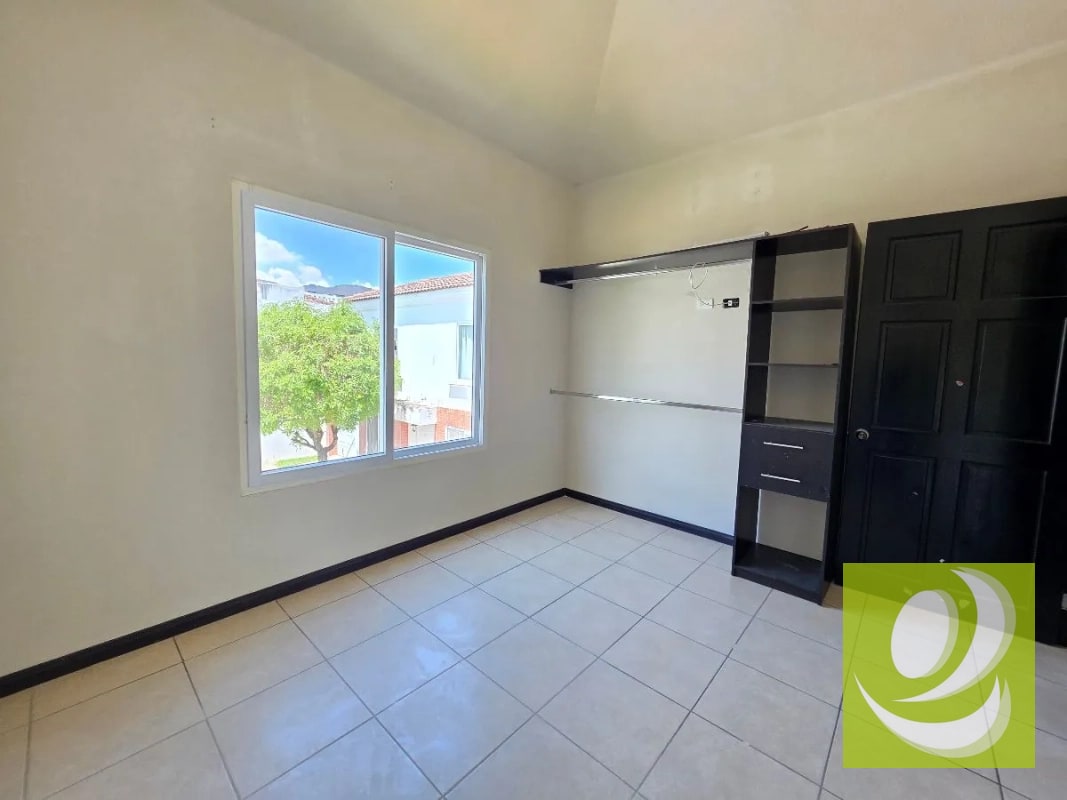 CASA EN VENTA EN HACIENDA DE LAS FLORES VILLA NUEVA - 3