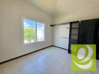CASA EN VENTA EN HACIENDA DE LAS FLORES VILLA NUEVA — Casa en Venta en Villa Nueva, Guatemala, Ciudad — miniatura 3 de 8