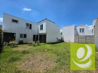 CASA EN VENTA EN HACIENDA DE LAS FLORES VILLA NUEVA — Casa en Venta en Villa Nueva, Guatemala, Ciudad — miniatura 2 de 8