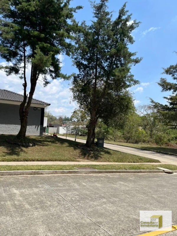 Casa y Campo/ terreno en venta/ 2411v2 - 2