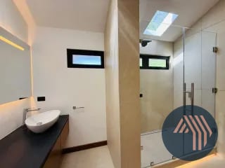 Venta de Hermosa y Amplia Casa - las Rotondas, KM 18.5 CES — Casa en Venta en Carretera a El Salvador, Guatemala, Ciudad — miniatura 3 de 17