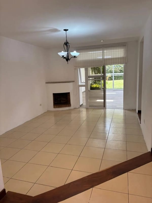 Hermosa casa grande en Residencial Los Diamantes — Casa en Venta en Los Diamantes, Carretera a El Salvador, Guatemala, Ciudad — foto 13 de 17