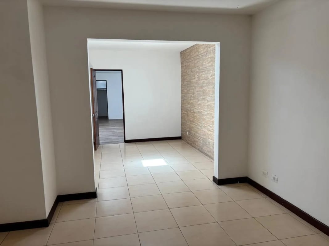Hermosa casa grande en Residencial Los Diamantes — Casa en Venta en Los Diamantes, Carretera a El Salvador, Guatemala, Ciudad — foto 5 de 17