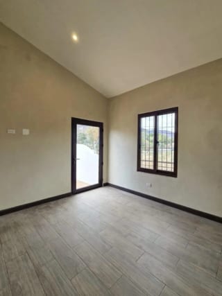 PRECIOSA CASA A LA VENTA A POCOS PASOS DEL NUEVO CENTRO COMERCIAL TELARES — Casa en Venta en Antigua, Sacatepéquez — miniatura 4 de 5