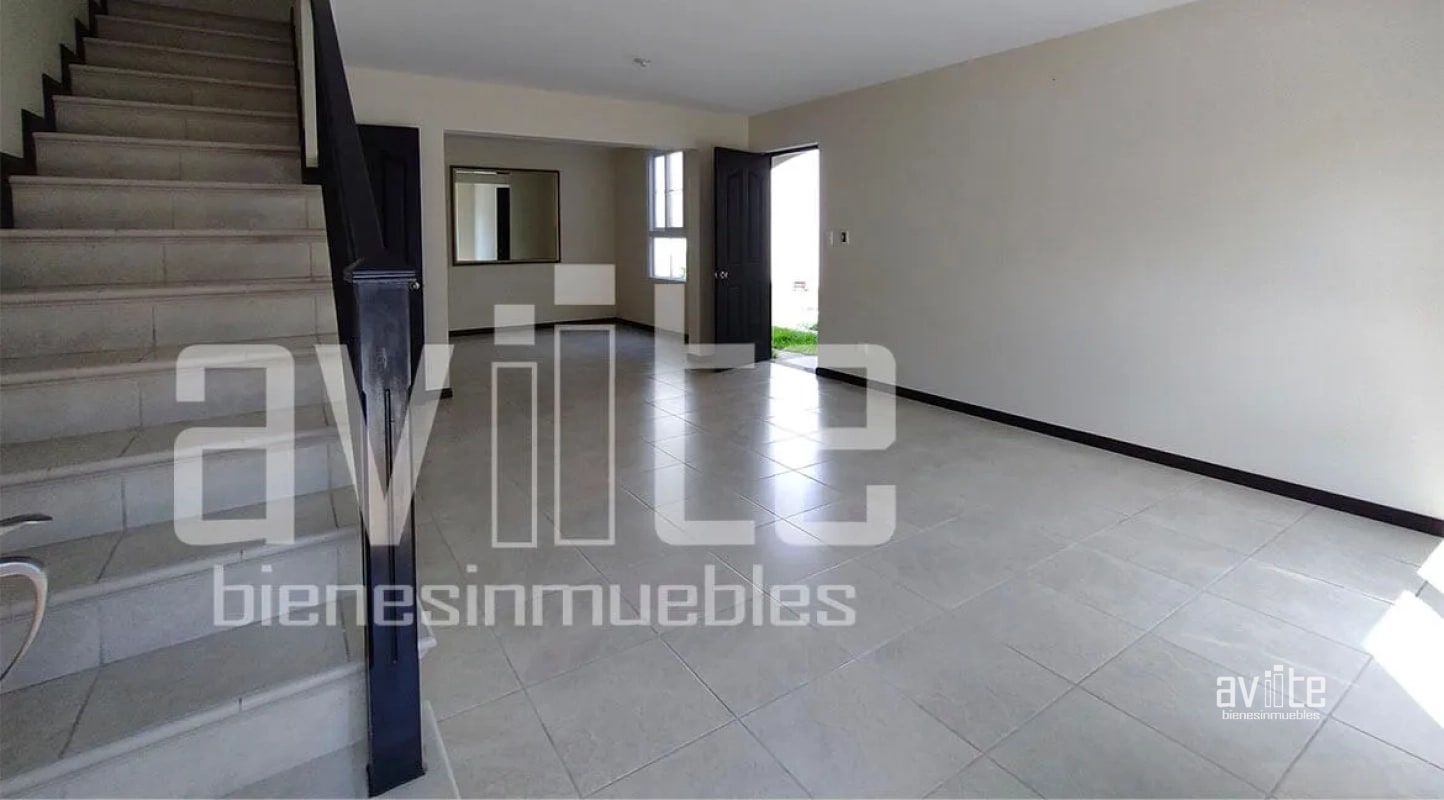 CONDADO NARANJO:    Real Navarra,  Alameda Norte $$490,000 - 4