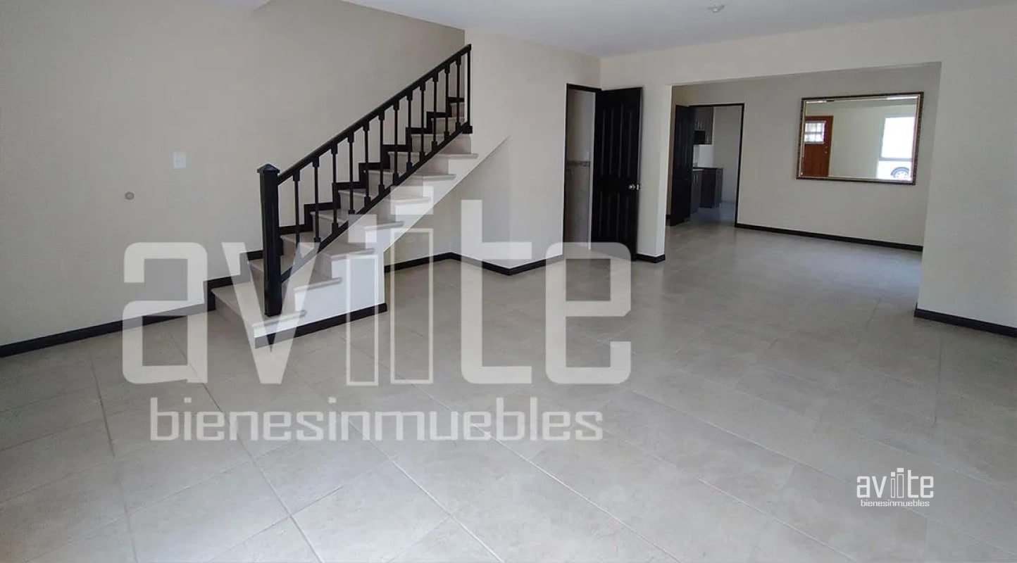 CONDADO NARANJO:    Real Navarra,  Alameda Norte $$490,000 - 3