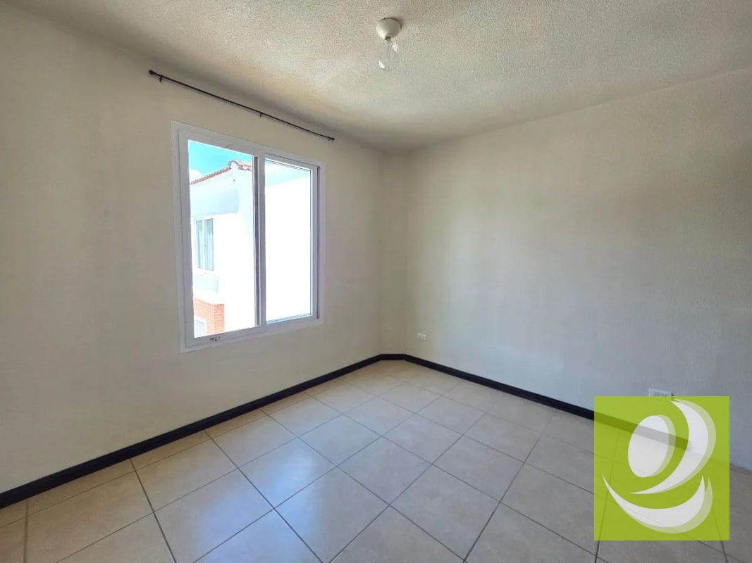 Vendo Casa en hacienda de las flores Villa Nueva - 2