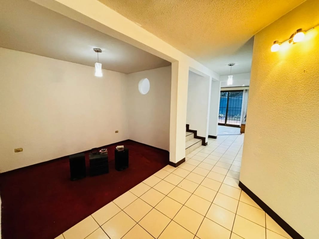 Linda Casa con jardín en Venta en Km. 27 CAES — Casa en Venta en Carretera a El Salvador, Guatemala, Ciudad — foto 6 de 16