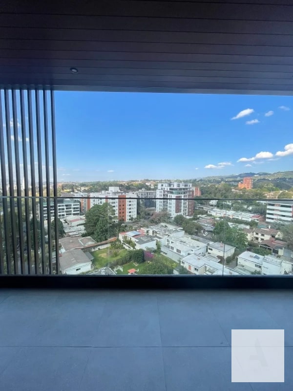 Elegante apartamento en nivel alto dentro de Gaura - zona 15 - 12