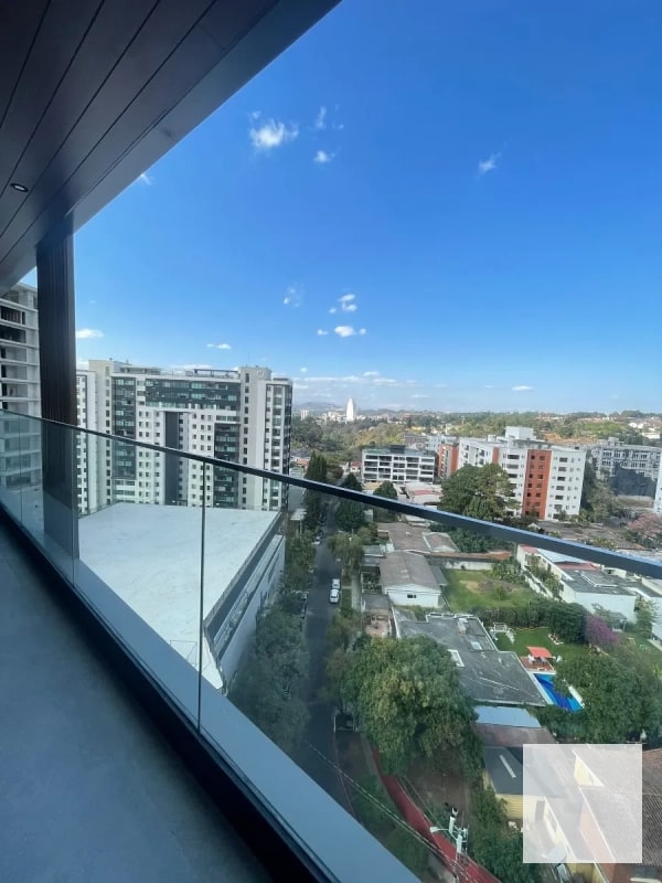 Elegante apartamento en nivel alto dentro de Gaura - zona 15 - 11